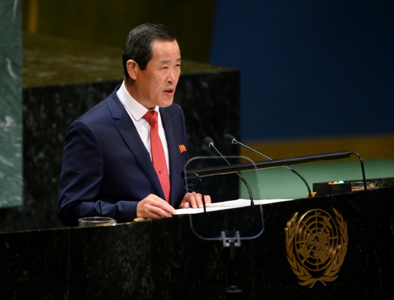 السفير الكوري الشمالي إلى الأمم المتحدة كيم سونغ متحدثا في الجمعية العام للمنظمة في 30 أيلول/سبتمبر 2019
