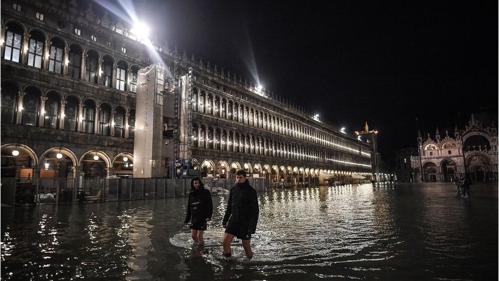 فيضانات البندقية: المدينة الإيطالية تواجه أعلى موجة مدّ منذ أكثر من 50 عاما