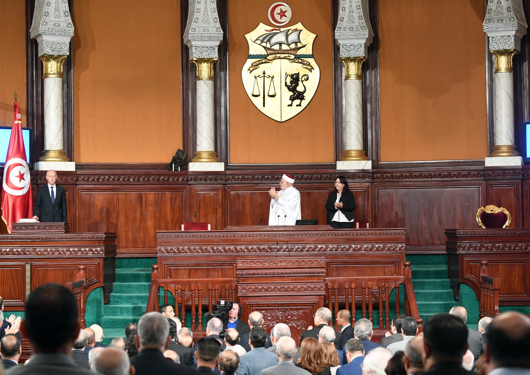 الرئيس التونسي قيس سعيّد مؤديا اليمين الدستورية أمام البرلمان