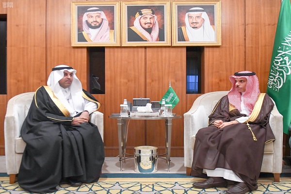 وزير الخارجية السعودي خلال استقباله رئيس البرلمان العربي