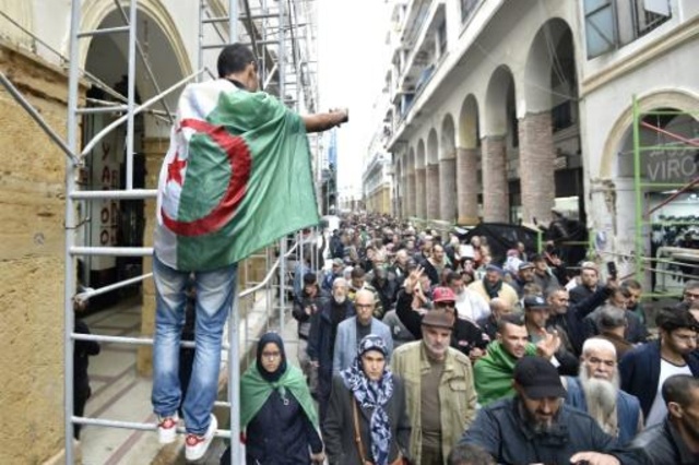 طلاب يتظاهرون في الجزائر تضامنا مع المعتقلين