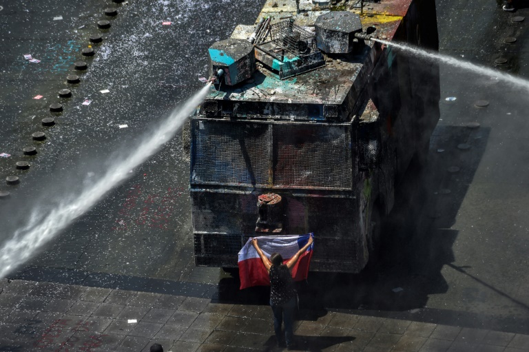 تجدد المواجهات بين المتظاهرين والشرطة في تشيلي