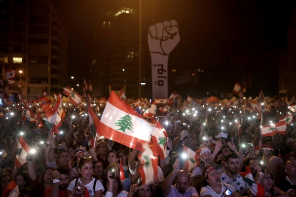 متظاهرون في وسط بيروت 12 نوفمبر 2019
