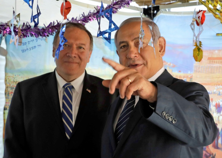 رئيس الوزراء الإسرائيلي بنيامين نتانياهو (يمين) مستقبلا وزير الخارجية الأميركي مايك بومبيو في القدس في أكتوبر 2019