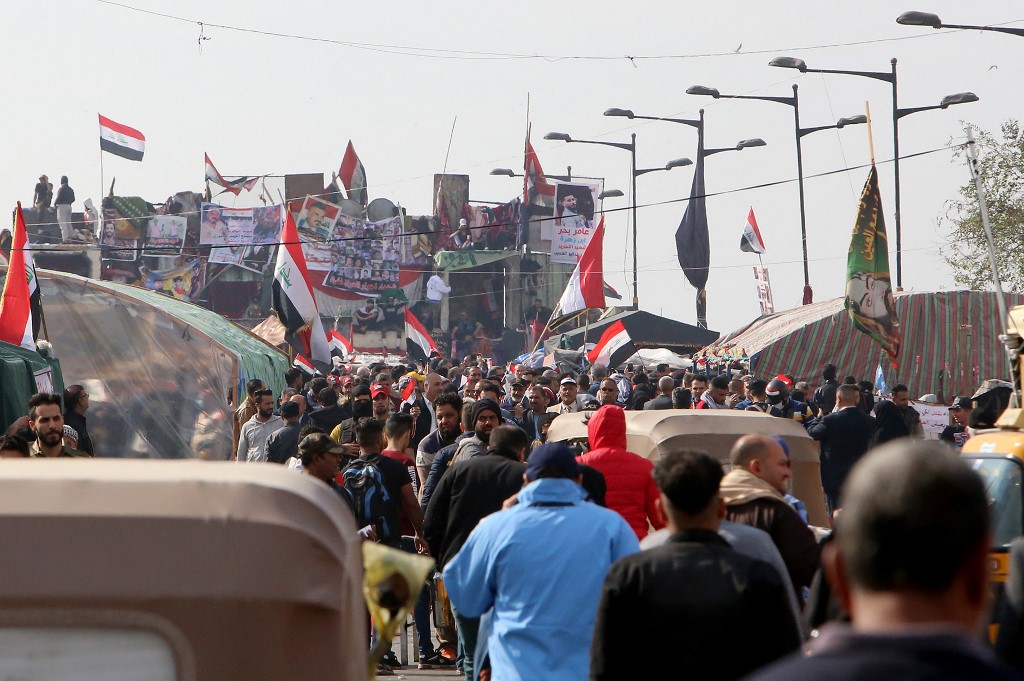 العراقيون يواصلون احتجاجاتهم