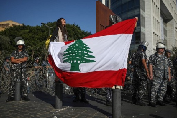 متظاهرون في وسط بيروت