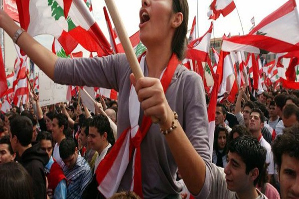 متظاهرون لبنانيون 