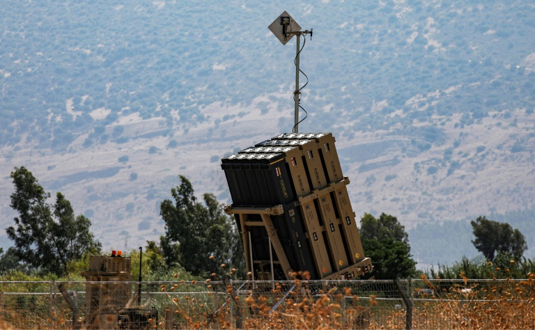 منظومة القبة الحديدة الاسرائيلية المصممة لاعتراض صواريخ وتدميرها في صورة من الارشيف.
