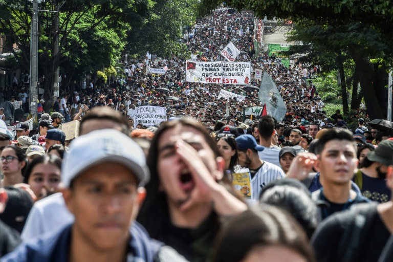 تظاهرة في مدلين بكولومبيا في 21 نوفمبر 2019 احتجاجا على سياسة حكومة الرئيس دوكي