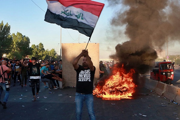 الأمن العراقي يبطش بالمتظاهرين كما سلفه