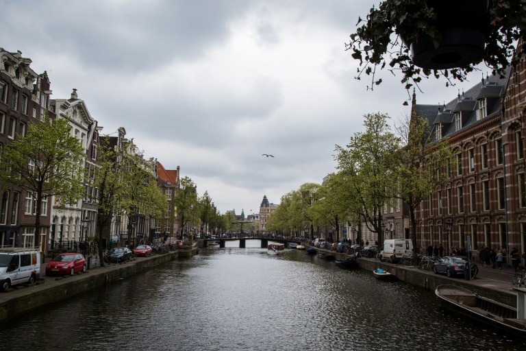 هولندا تعتقل امرأتين تنتميان الى تنظيم داعش