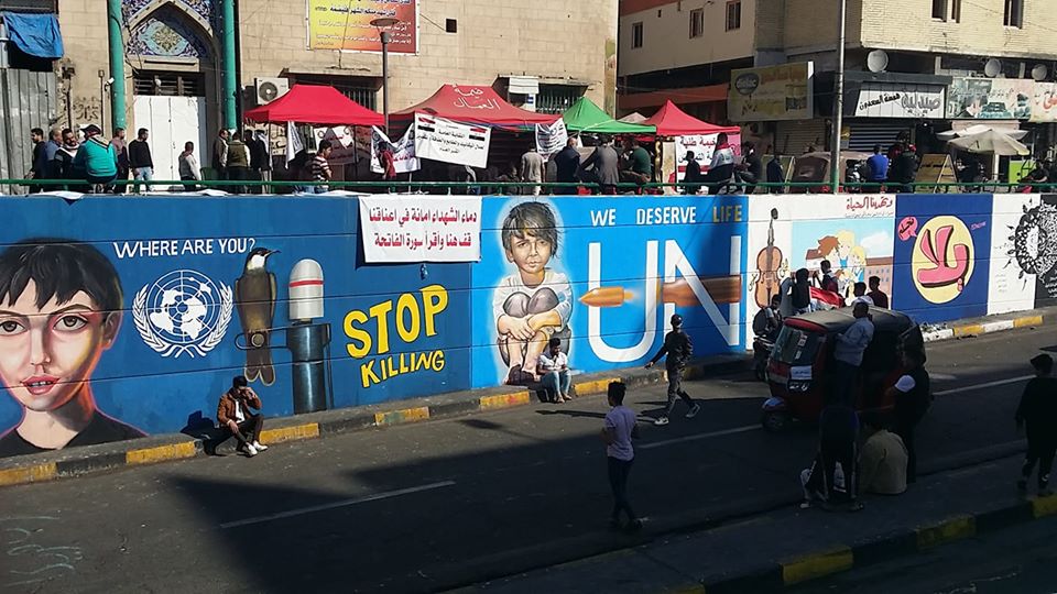 رسوم المتظاهرين على جدران نفق ساحة التحرير وسط بغداد