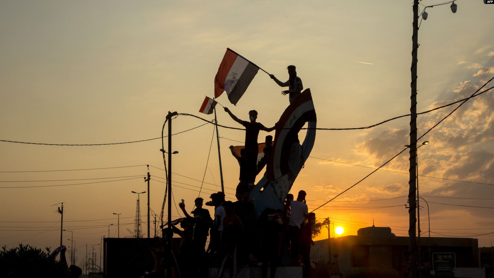 احتجاجات جنوب العراق توقف العمل في موانئ وحقول نفطية
