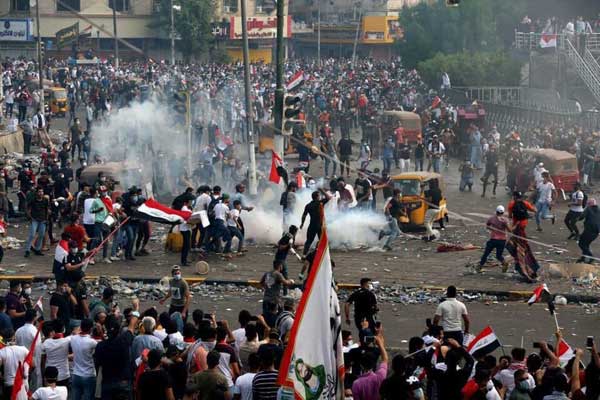  مواجهات بين المحتجين وقوات الأمن في وسط بغداد