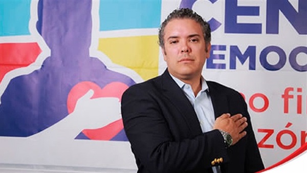 الرئيس الكولومبي يستدعي المسؤولين عن الاحتجاجات الضخمة