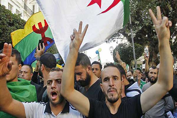 السجن ستة أشهر نافذة ضد متظاهرين في الجزائر