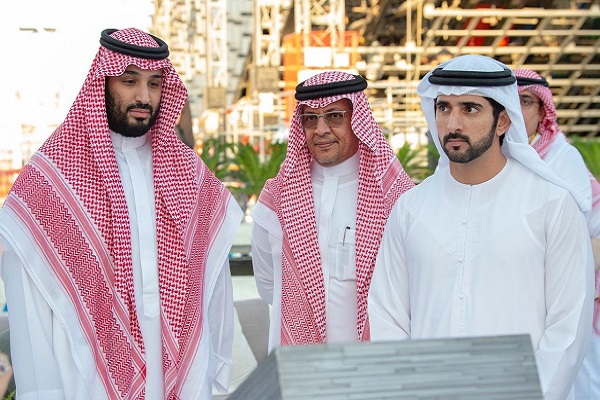 الأمير محمد بن سلمان والشيخ حمدان بن محمد خلال زيارة معرض 