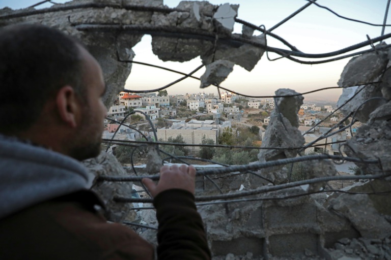 هدم منازل أربعة فلسطينيين متهمين بقتل جندي إسرائيلي