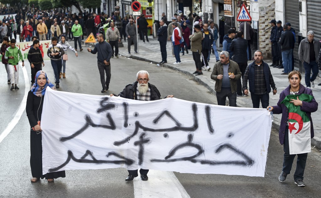 متظاهرون في العاصمة الجزائرية يستنكرون موقف الاتحاد الاوروبي الأخير