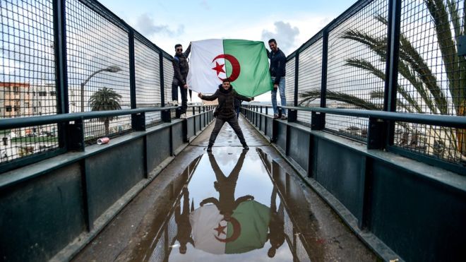 بدء تصويت الجزائريين في فرنسا