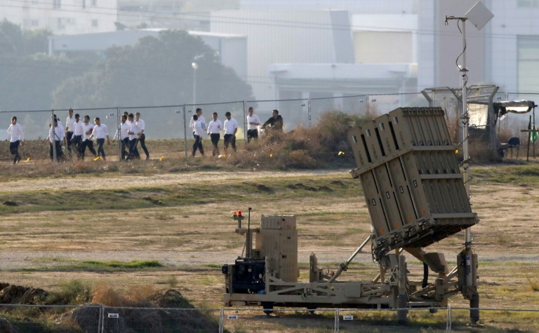 اسرائيل تشن غارات على غزة بعد اطلاق صواريخ من القطاع