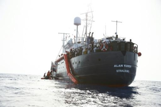 سفينة انقاذ المانية تطلب من ايطاليا قبول مهاجرين