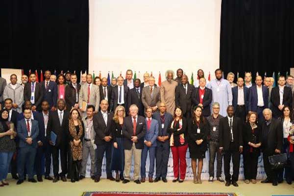 صورة تذكارية للمشاركين في ملتقى الداخلة الدولي