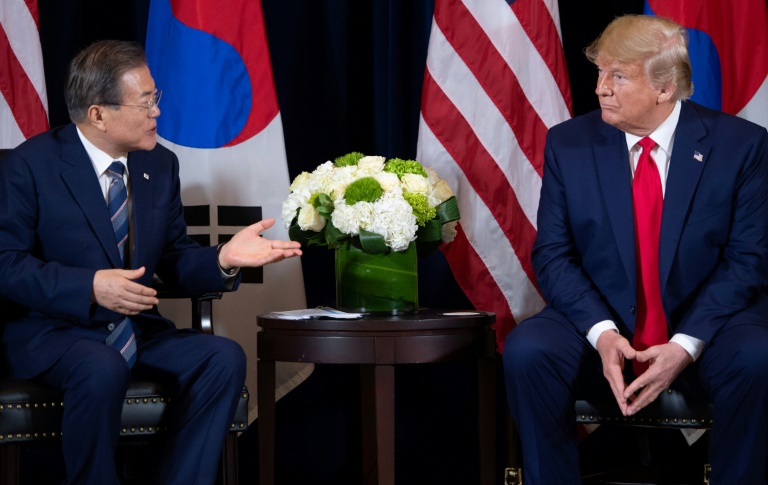 ترمب ومون يناقشان مواصلة المحادثات مع كوريا الشمالية