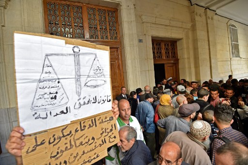 استئناف أول محاكمة بتهمة الفساد لمسؤولين سابقين في الجزائر