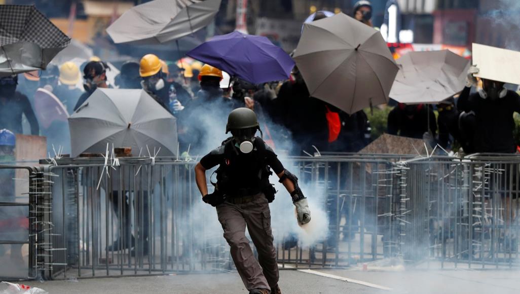 حراك هونغ كونغ يتعهد بتظاهرات جديدة وتمنح فرص أخيرة لقيادة المدينة
