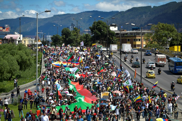 آلاف المتظاهرين ضد النظام في كولومبيا