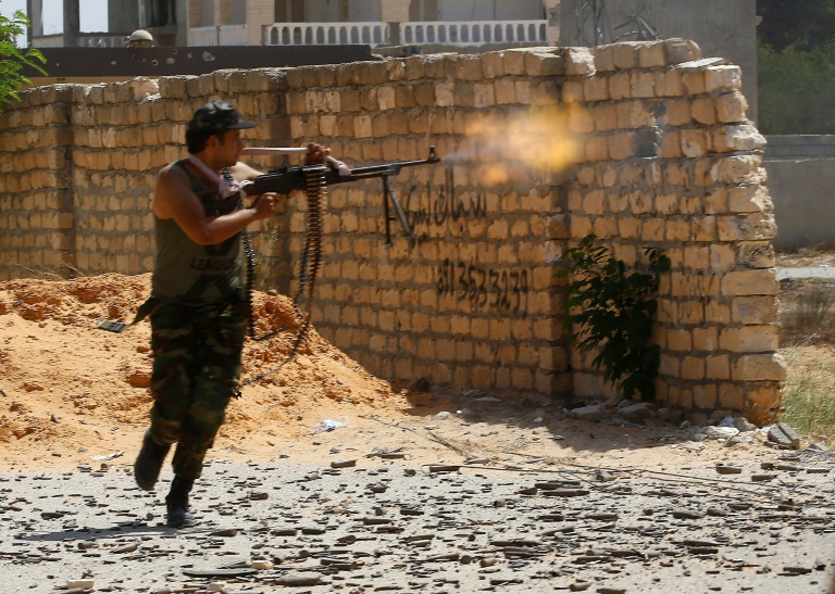 مقتل خمسة مدنيين في قصف جوي جنوب العاصمة الليبية