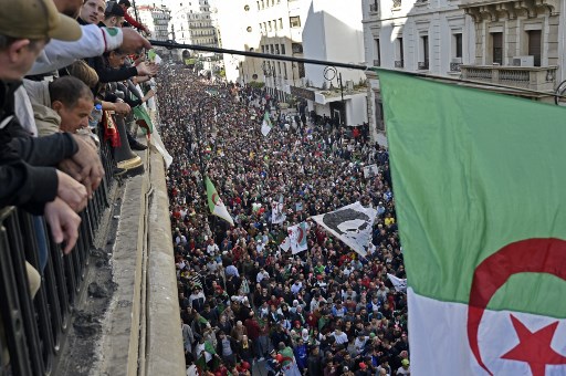 مواقع التواصل الاجتماعي في الجزائر تتحول إلى حلبة صراع