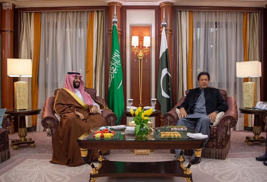 ولي العهد السعودي يلتقي رئيس الوزراء الباكستاني