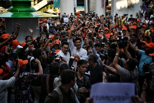 الآلاف يتظاهرون في بانكوك