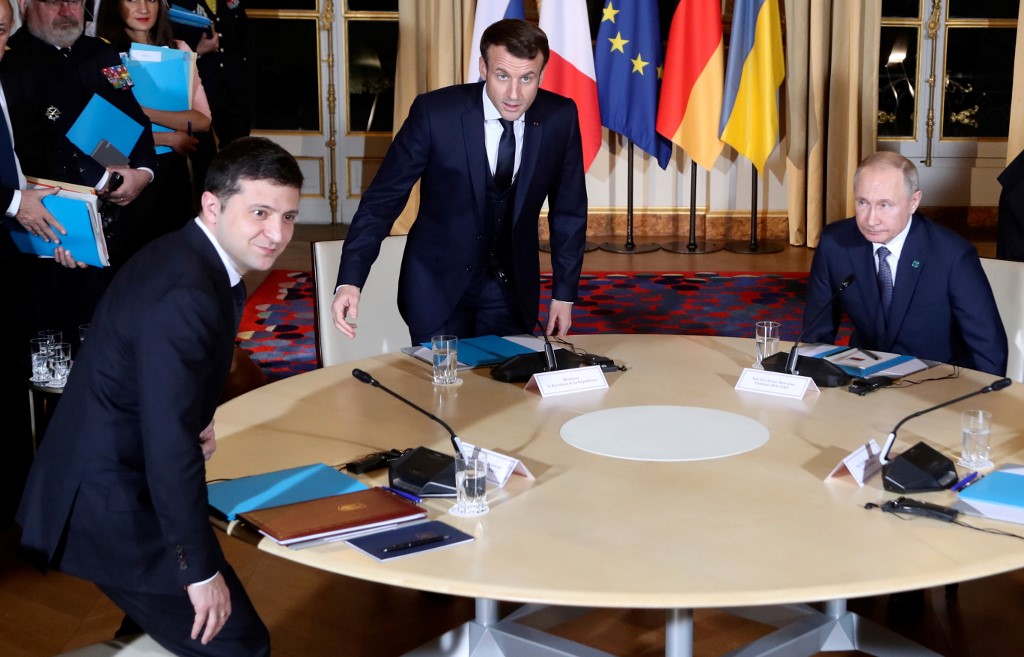 رؤساء فرنسا وأوكرانيا وروسيا
