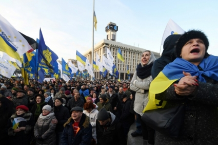 متظاهرون يطالبون زيلينسكي بعدم الرضوخ لموسكو