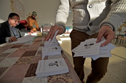 في العاصمة... جزائريون يصوتون من أجل الاستقرار