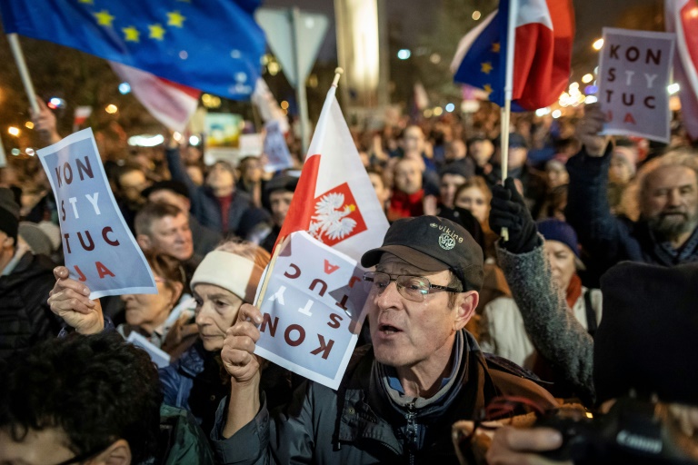 آلاف البولنديين يتظاهرون ضد قانون يهدف إلى معاقبة قضاة