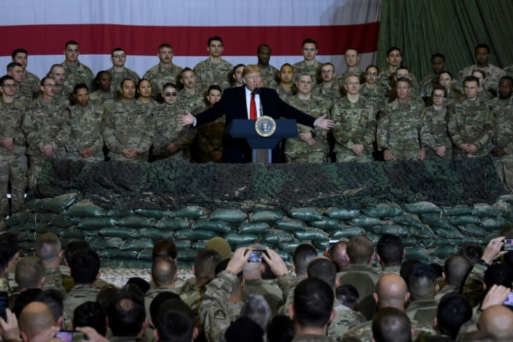 إسبر يريد خفض عدد الجنود الأميركيين في أفغانستان