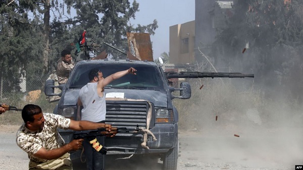 قوات تابعة لحكومة الوفاق خلال اشتباك مع قوات حفتر