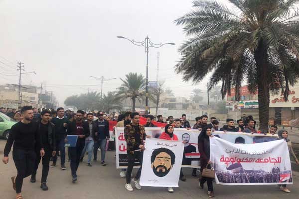 طلاب الجامعة التكنولوجية يتوجهون إلى ساحة التظاهر في وسط بغداد