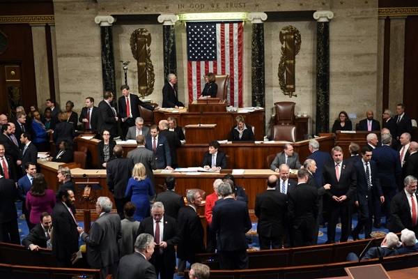 مجلس النواب الأميركي أثناء التصويت على توجيه قرار اتهامي إلى الرئيس دونالد ترمب في 18 ديسمبر 2019