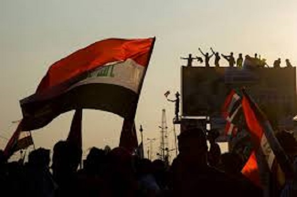 متظاهرون عراقيون في ساحة التحرير