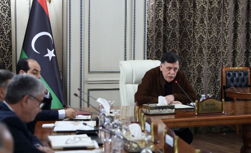 فايز السراج (يمين) رئيس حكومة الوفاق الليبية