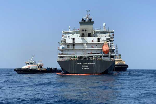 صورة التقطت خلال جولة برفقة البحرية الأميركية تظهر ناقلة النفط اليابانية التي تعرّضت لهجوم قبالة ميناء الفجيرة بتاريخ 19 يونيو 2019