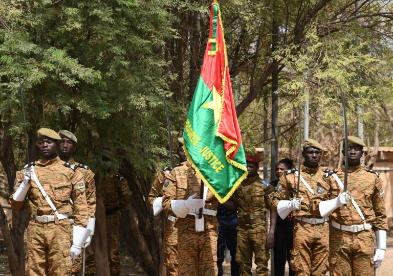 الجيش في بوركينا فاسو يصد هجوما مزدوجا لجهاديين