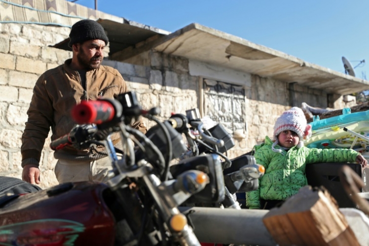 نازحون يفرون إلى المجهول في شمال غرب سوريا