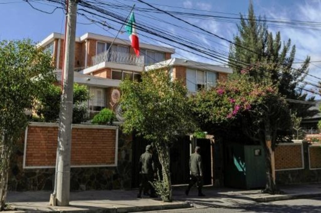 المكسيك تهدد بمقاضاة بوليفيا بشأن مضايقات سفارتها