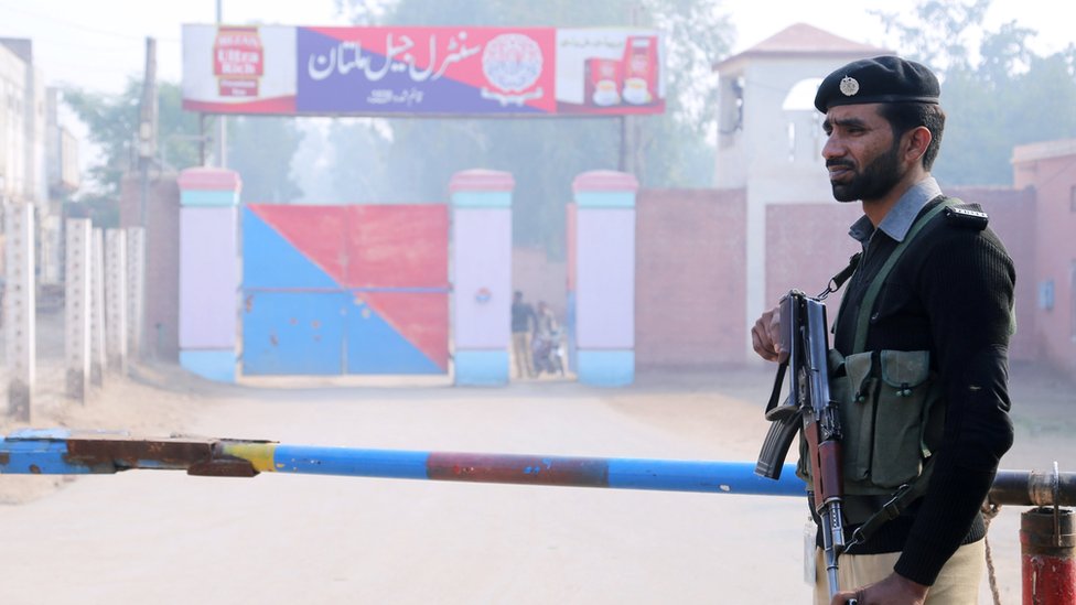 القضاء الباكستاني يحكم بالإعدام على أكاديمي متهم بسب الرسول